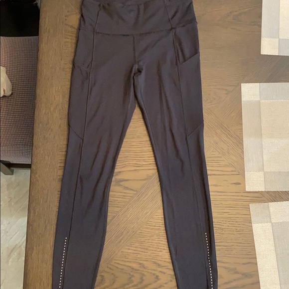 Lululemon black leggings with side pockets - Picture 2 of 4
